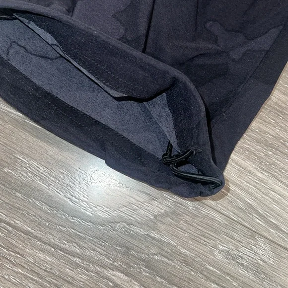 686 Traveler Cargo Pants. Size L. NWT. Black camo. - Picture 6 of 8